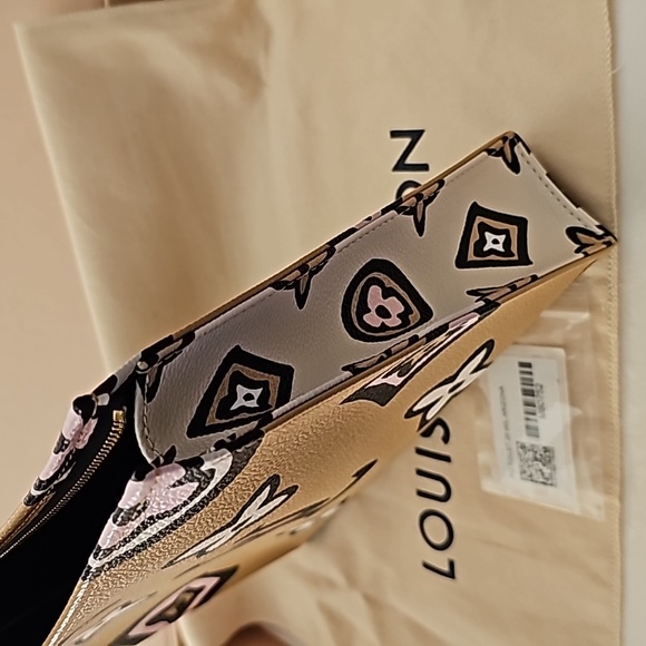 Louis Vuitton Wild At Heart Arizona Tan Monogram Canvas Toiletry Pouch 26 XL Bag - Picture 15 of 17